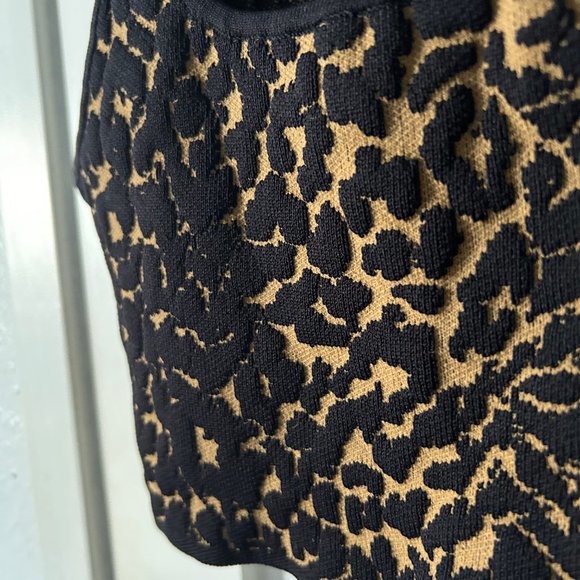 Babaton Aritzia Sculpt Knit Square Neck Crop Tank Leopard Cheetah Print Top M - Picture 6 of 7